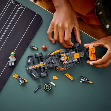 LEGO Speed Champions 2023 McLaren Formel 1-bil 76919