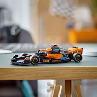 LEGO Speed Champions 2023 McLaren Formel 1-bil 76919