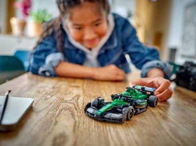 LEGO Speed Champions Aston Martin Aramco F1 AMR24 racerbil 77245