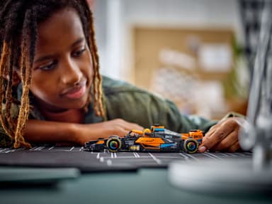 LEGO Speed Champions 2023 McLaren Formel 1-bil 76919