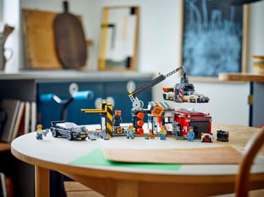 LEGO City Skrotupplag med bilar 60472