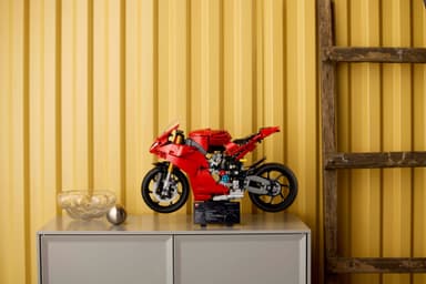 LEGO Technic Ducati Panigale V4 S motorcykel 42202