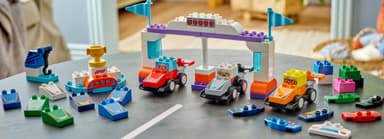 LEGO DUPLO Town F1 Team – racerbilar och förare 10445