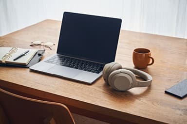 Sony trådlösa around-ear hörlurar WH-1000XM4 (silver)