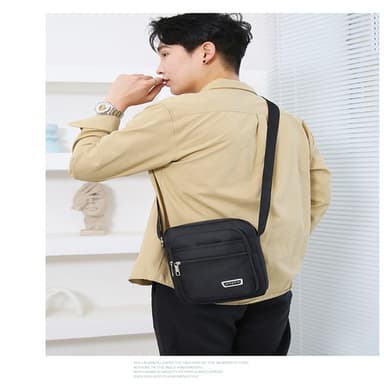 Crossbody-väska i Nylon för Män Fyra dragkedjor