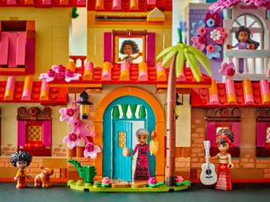 LEGO Disney Familjen Madrigals magiska hus 43245