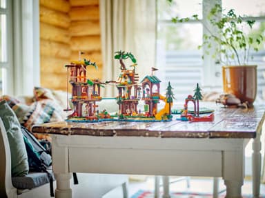 LEGO Friends Äventyrsläger – trädkoja 42631