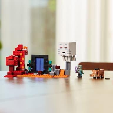 LEGO Minecraft Attack vid Nether-portalen 21255