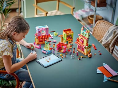 LEGO Disney Familjen Madrigals magiska hus 43245
