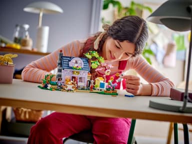 LEGO Friends Biodlarhus och blomsterträdgård 42669