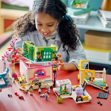 LEGO Friends Heartlake Citys aktivitetshus 41748