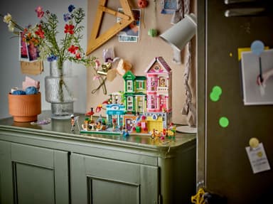 LEGO Friends Heartlake Citys lägenheter och butiker 42670