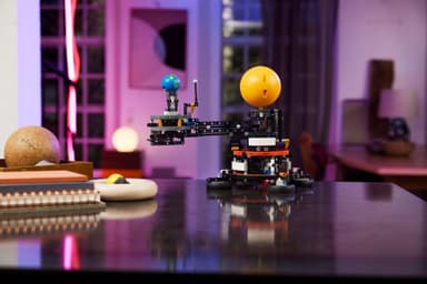 LEGO Technic Jorden och månen 42179