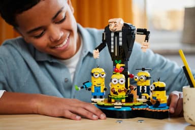 LEGO Despicable Me Klossbyggd Gru med minioner 75582