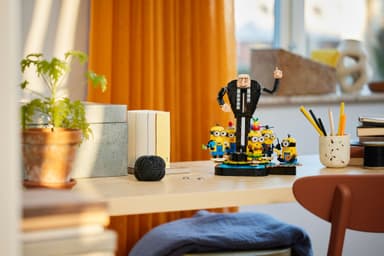 LEGO Despicable Me Klossbyggd Gru med minioner 75582