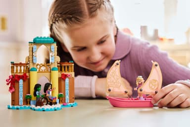 LEGO Wicked Glinda, Elphaba och Nessarose på Shiz University 75681