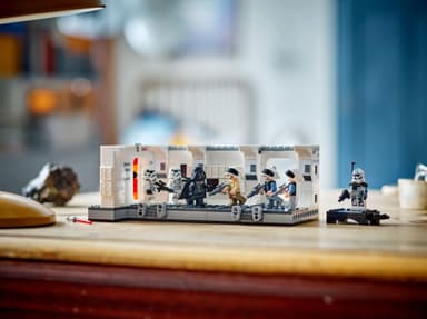 LEGO Star Wars Boarding the Tantive IV 75387