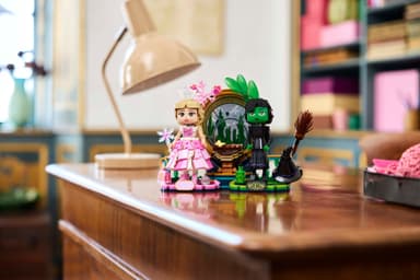 LEGO Wicked Elphaba & Glinda 75682
