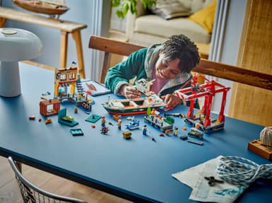 LEGO City Kusthamn med lastfartyg 60422