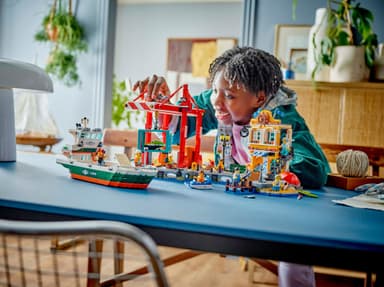LEGO City Kusthamn med lastfartyg 60422