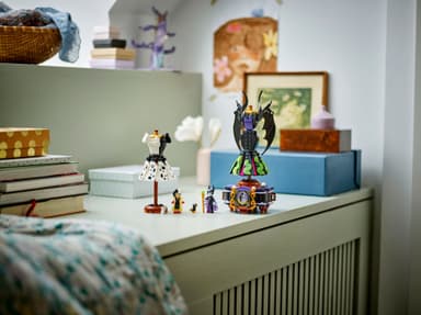LEGO Disney Maleficents och Cruella De Vils klänningar 43262