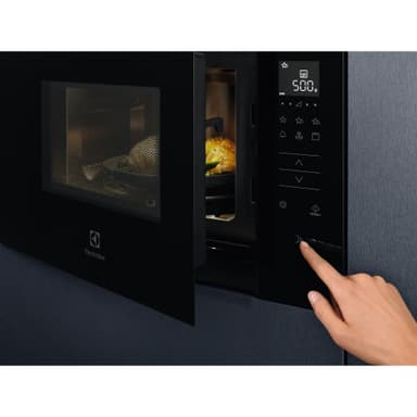 Electrolux Mikrovågsugn Serie 800 LMF2264TEW (vit)