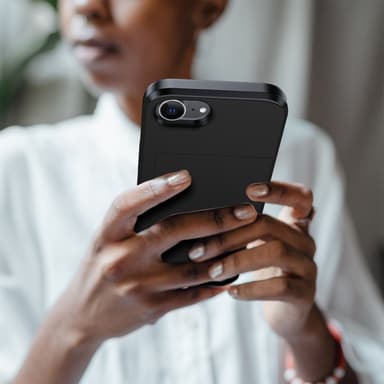 SKALO iPhone 16e Armor Korthållare Skal - Svart