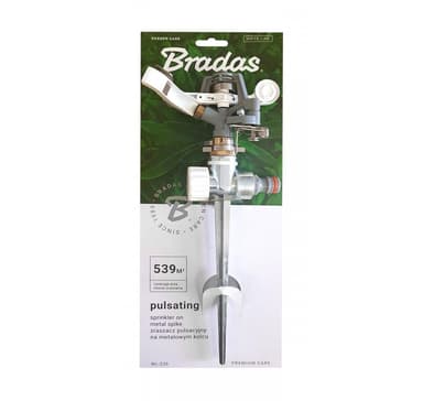 Pulserande sprinkler på metallspike