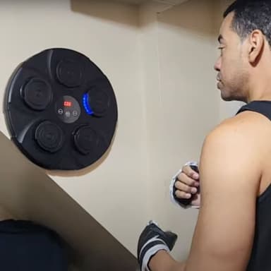 Smart Bluetooth Boxningsmaskin med LED-ljus & Musik – Väggmonterat Interaktivt Träningsmål för Vuxna