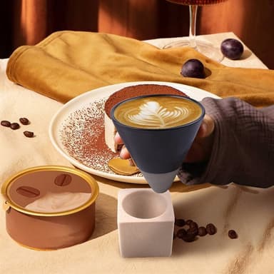 Konformad mugg med ställ - Svart
