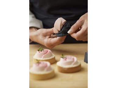 Blomsterbergs Flan ring with holes Dia. 8 x 2 cm Steel