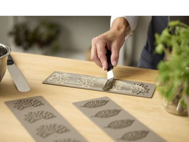 Blomsterbergs Leaf Tuile mould Latte