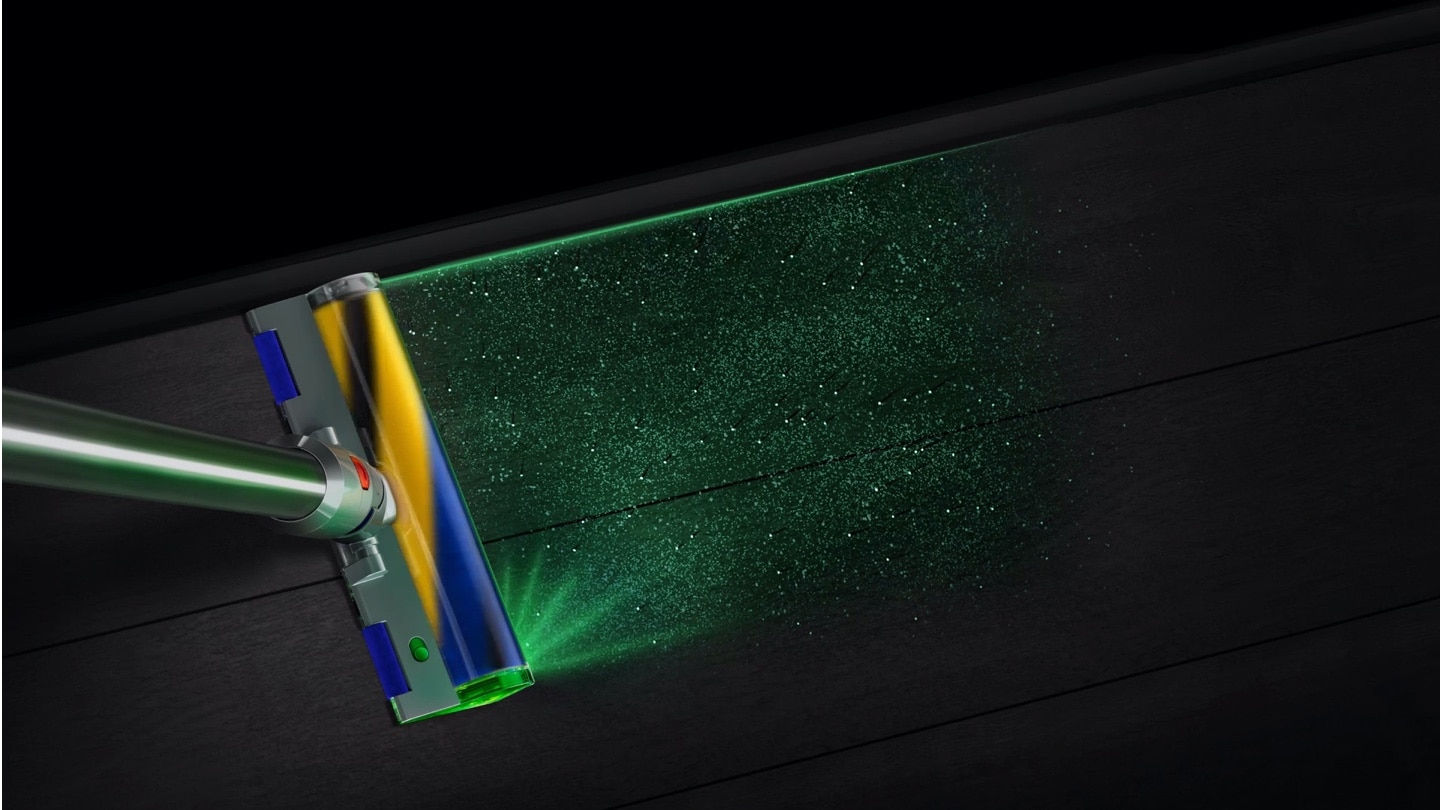 Dyson V15 dammsuger på ett golv med grönt ljus som visar alla partiklar.