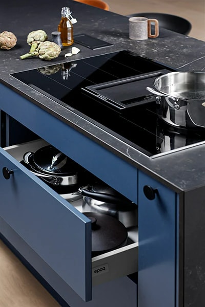 Närbild på kökslåda i blått kök från Epoq Trend Blue Gray.