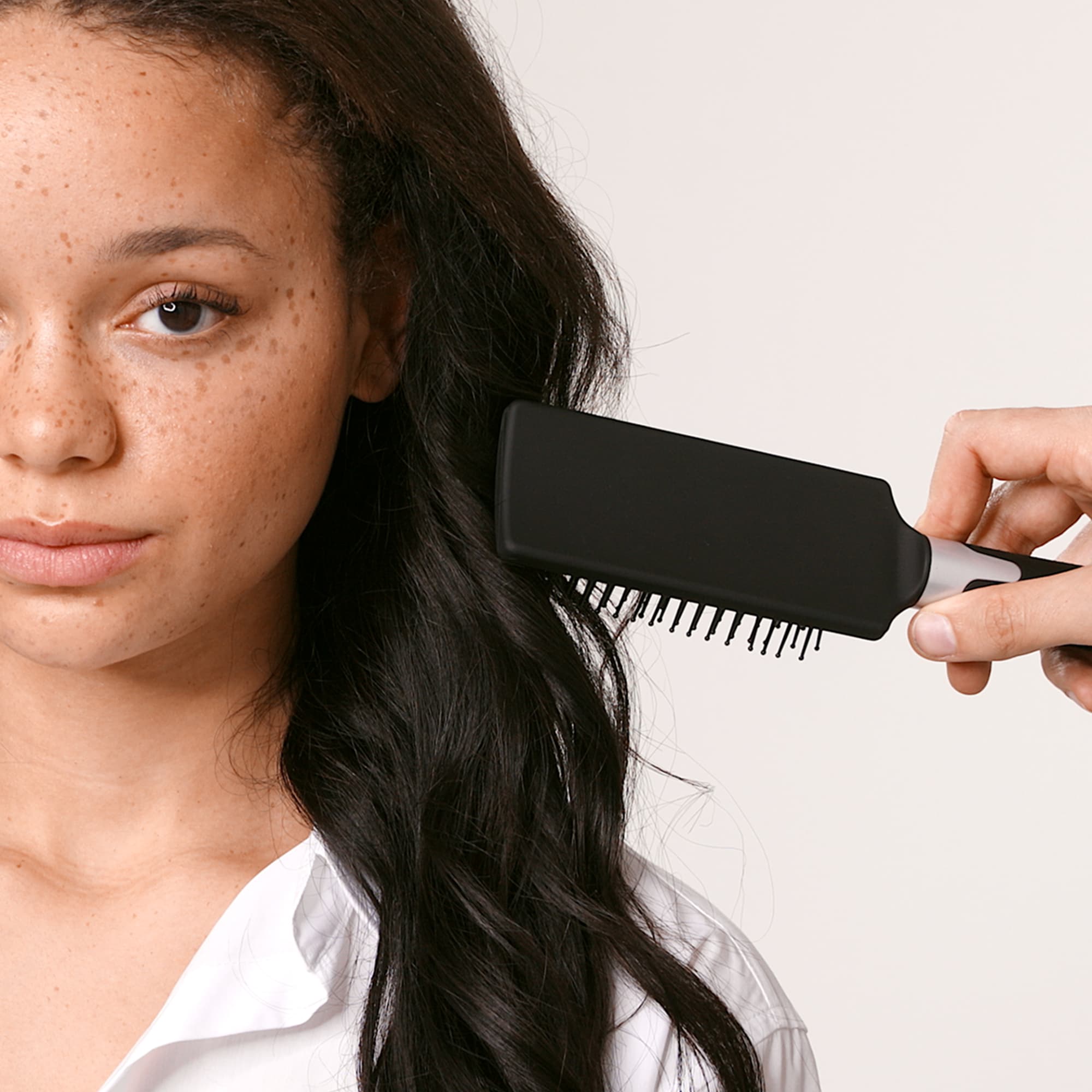Styla håret med en hårborste