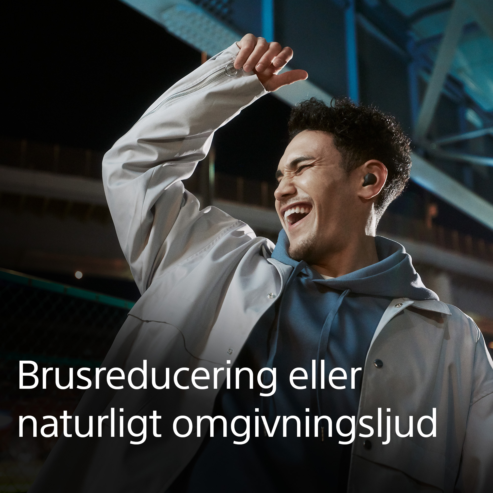 Man med LinkBuds och svensk text om brusreducering