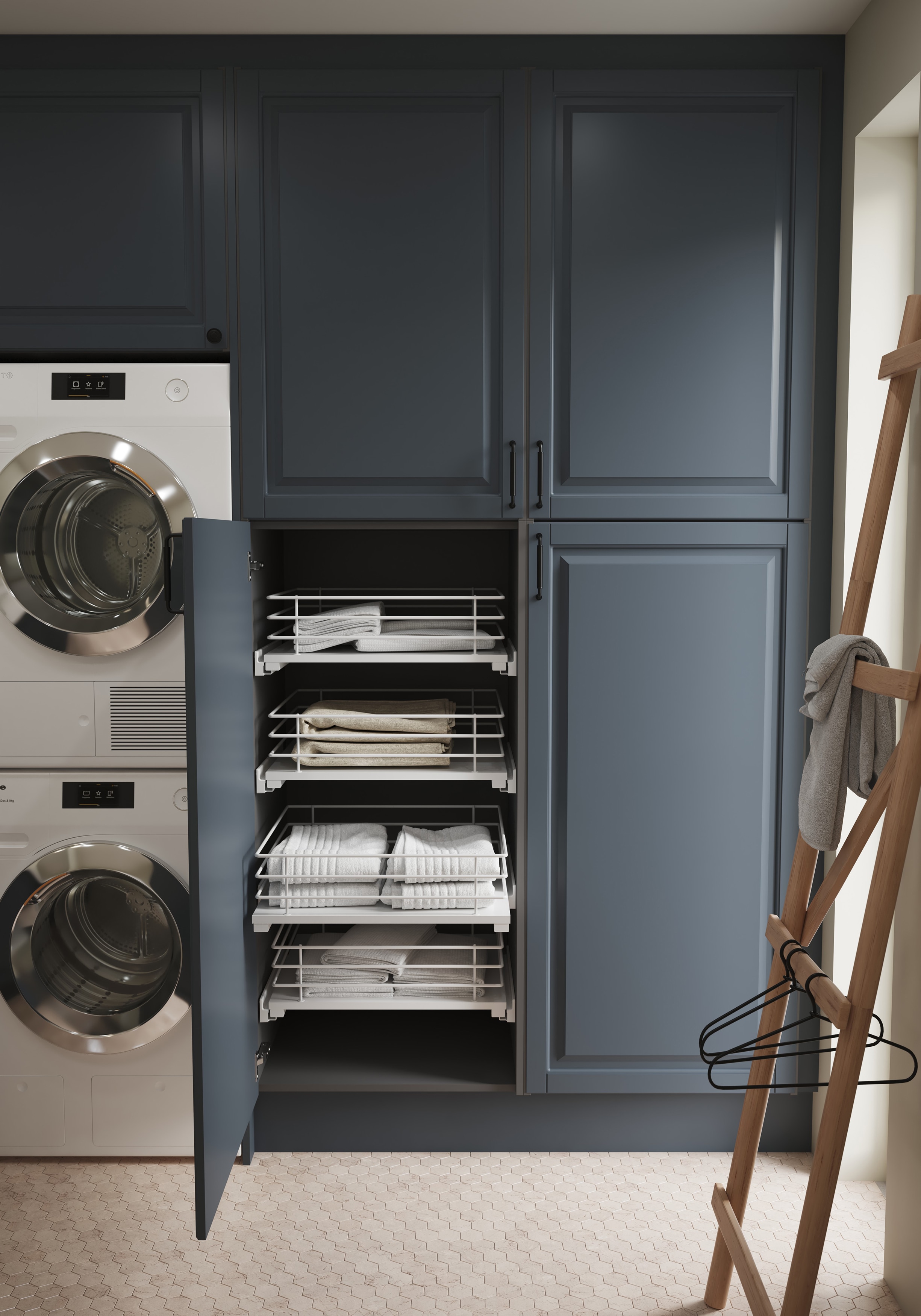 En EPOQ Heritage Blue grey tvättstuga med utdragbara trådkorgarar.