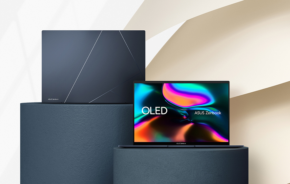 Två Zenbook 14 OLEDs på piedestaler