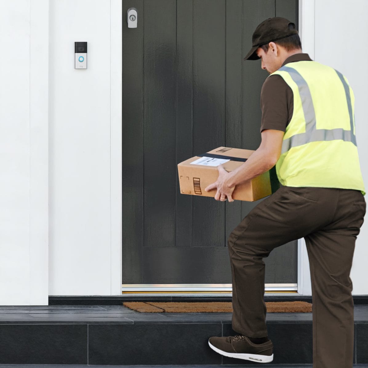 Ring - Man delivering package