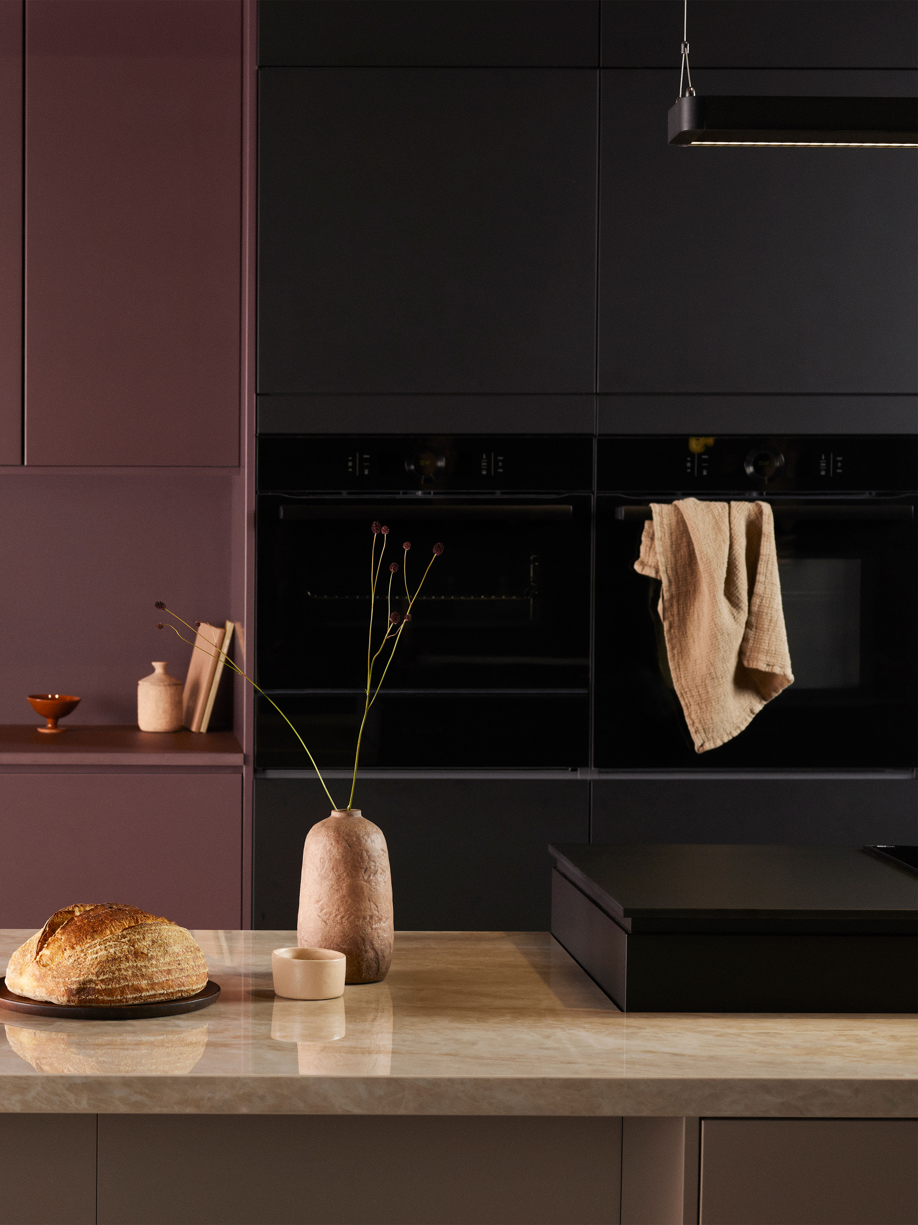 Epoq Trend Burgundy, Trend Sand and Pure Matt Black kitchen