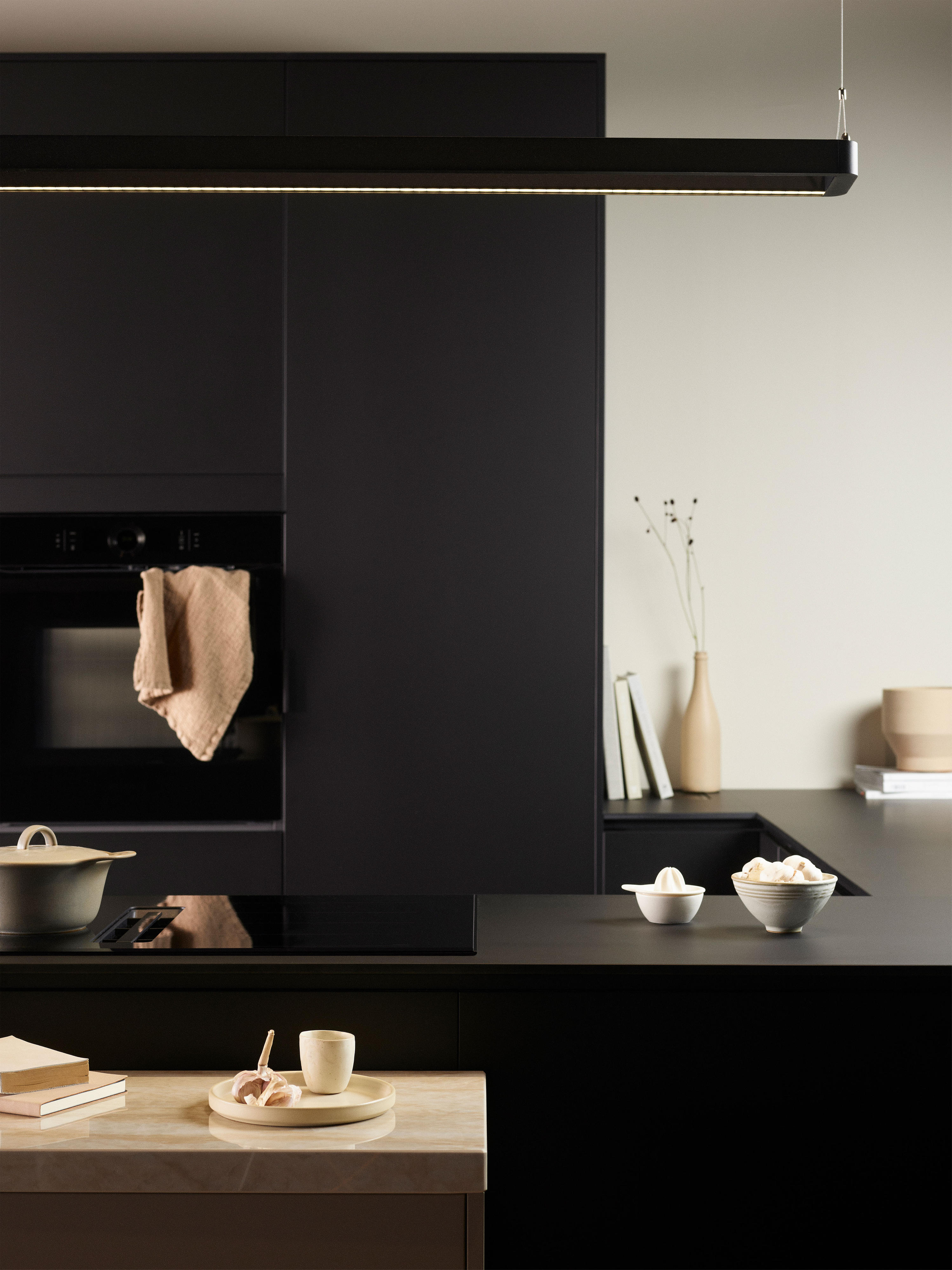 Epoq Pure Matt Black kitcen with a stove and oven