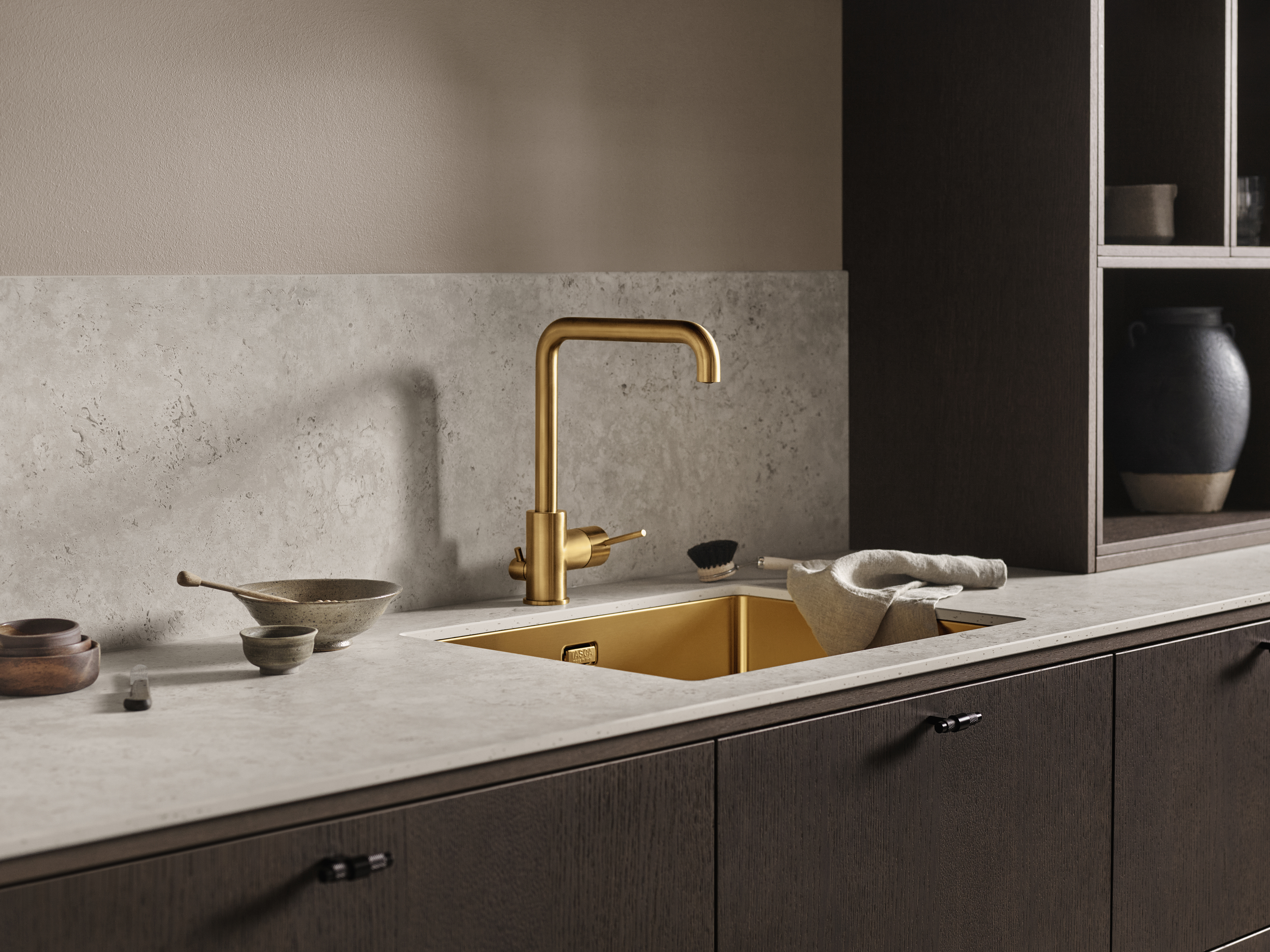 Epoq - kitchen sink and dark oak kitchen