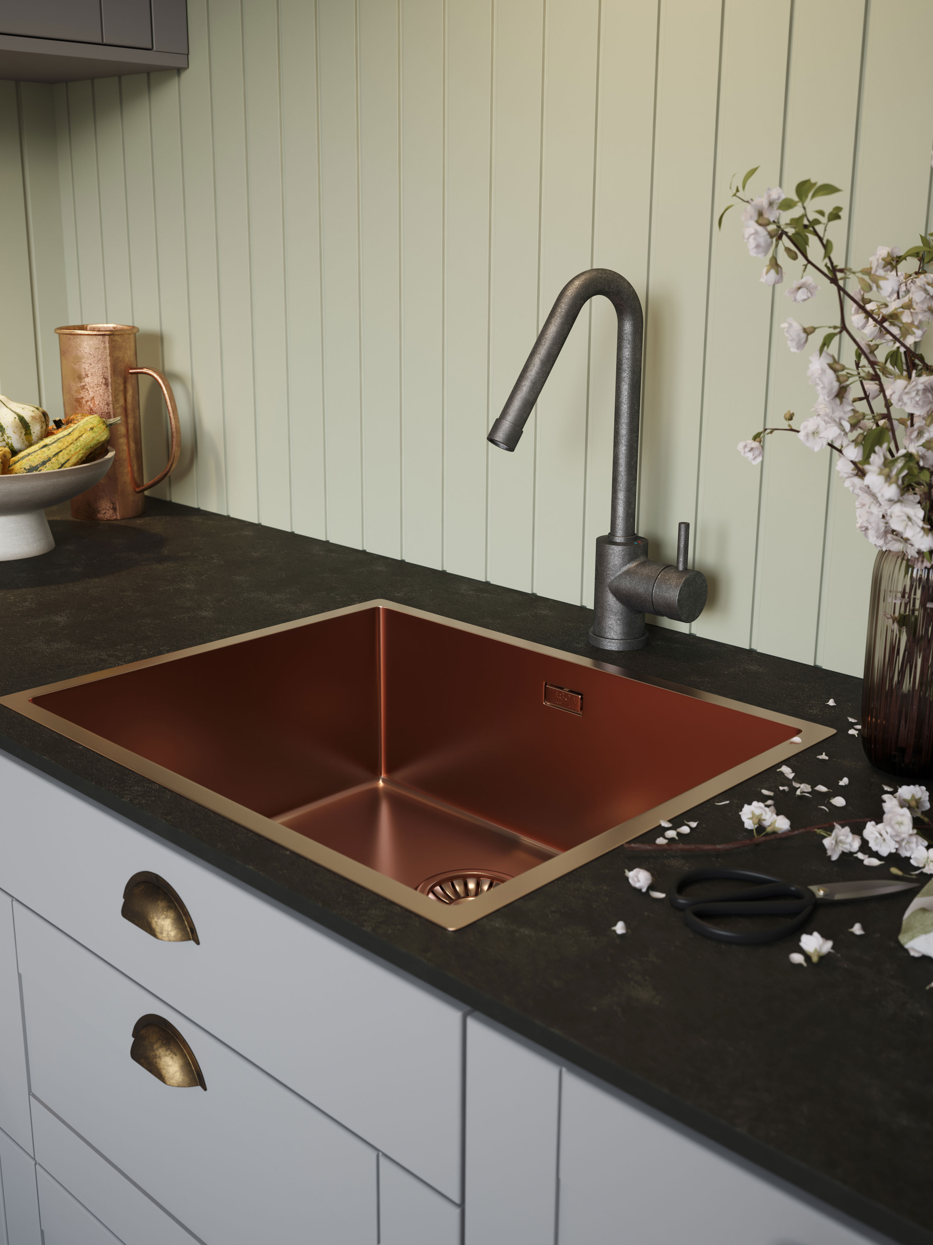 EPOQ - Perfect kitchen - Light grey Epoq Kitchen with dark worktop and flowers