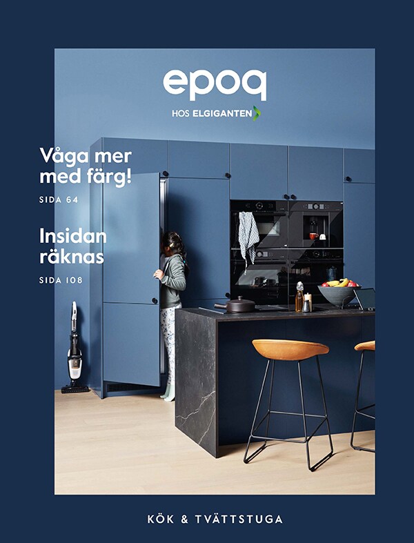 Framsidan på ett inspirationsmagasin från Epoq i blå färg med vit text. Bild på ett blått kök. 
