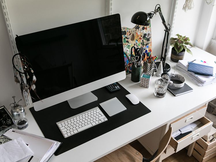 iMac med tangentbord och mus från Apple