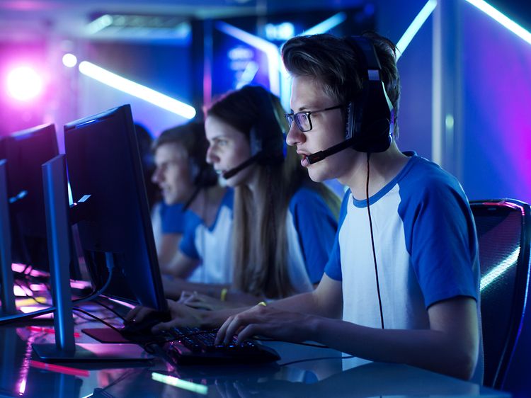 E-sportlag som gamear på ett gaming event.