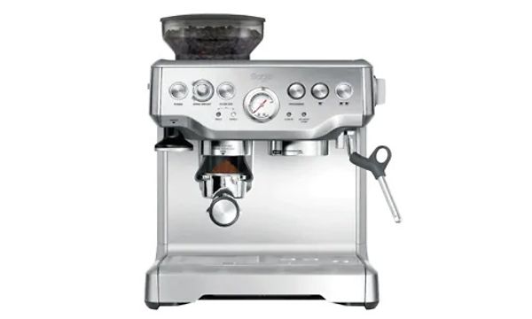 Stor silverfärgad kaffemaskin från Sage. 