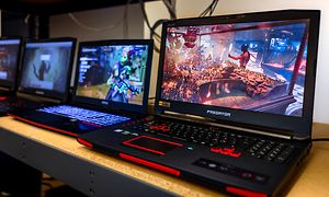 Test av bärbara datorer på UL Benchmarks huvudkontor.