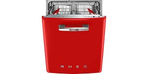 En diskmaskin från Smeg i mörkrosa färg och 50-tals stil. 