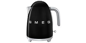 Svart vattenkokare från Smeg i 50-tals stil.